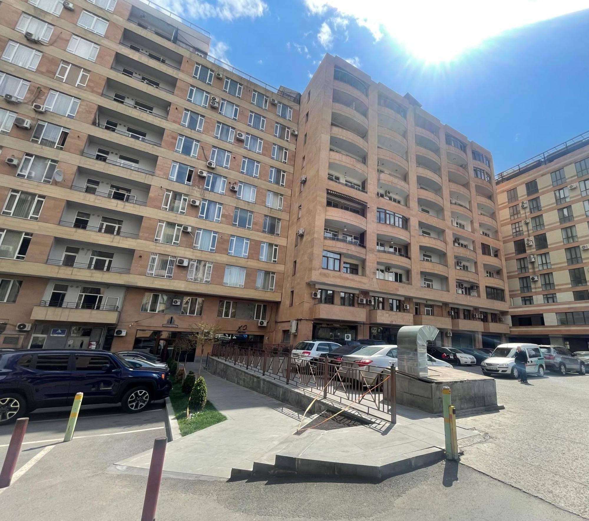 2 Bedrooms Apartment In Centre With Balcony Yerevan Exterior photo